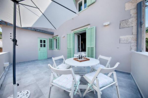 Zoia's Kut House